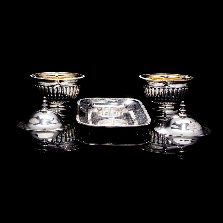 A PAIR OF DESSERT BOWLS, silver. Anders Lundqvist. Stockholm 1817.