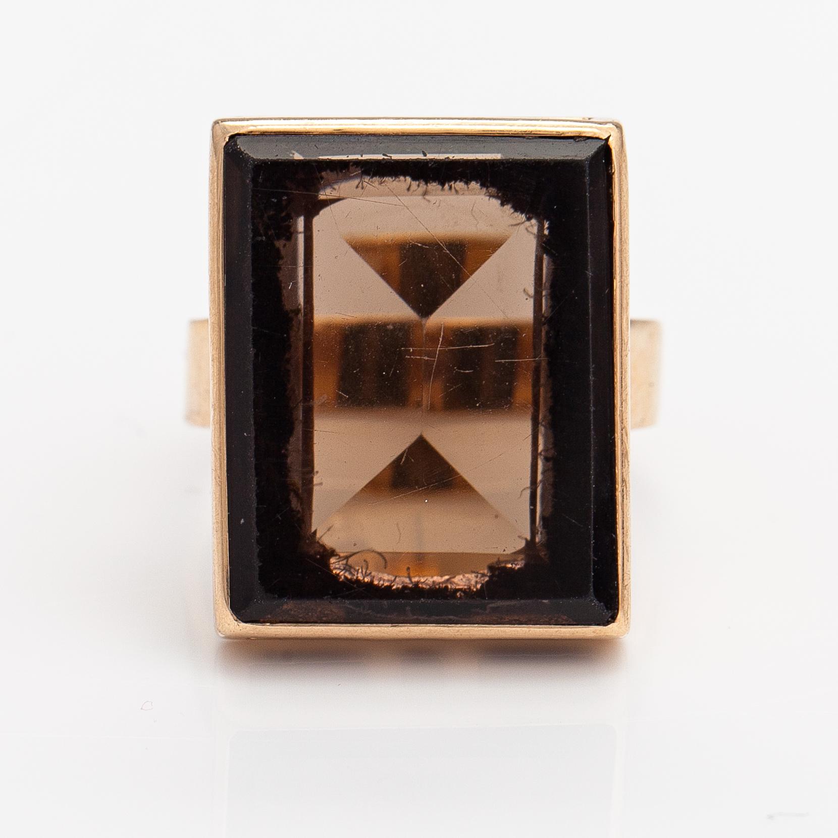 Bror Sundgren, Ring, 14K guld, rökkvarts. Westerback, Helsingfors 1963.