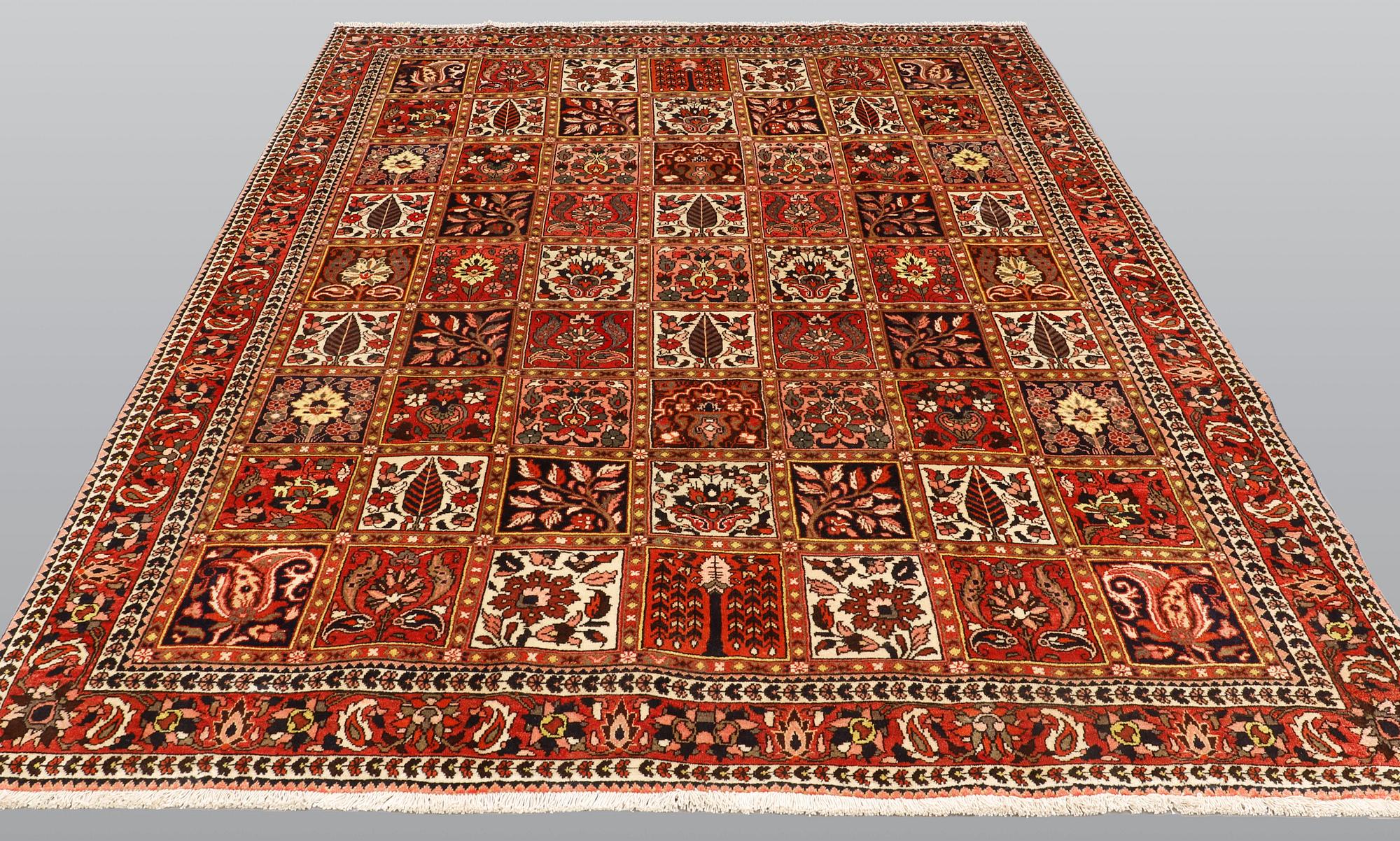 A carpet, Baktiari, ca 315 x 217 cm.