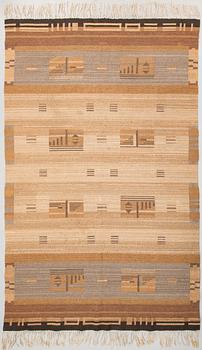 Impi Sotavalta, a 1930's flat weave carpet for Aaltosen Mattokutomo Kiikka, Finland. Circa 320x190 cm.