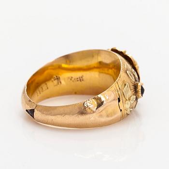 Ring, 18K gold, enamel, garnets, Bernt Erland Wallin, Tampere, second half of the 19th century.
