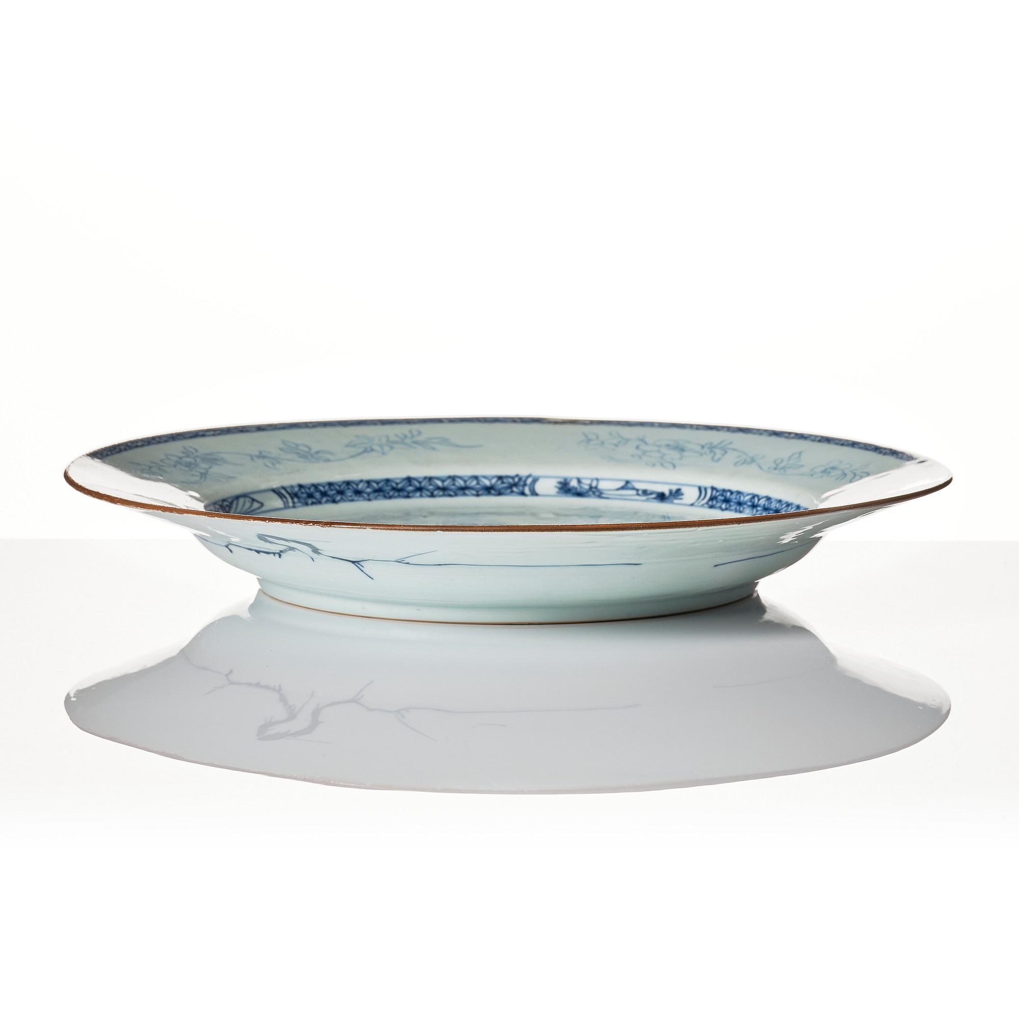 A blue and white dish, Qing dynasty, Yongzheng (1723-35).