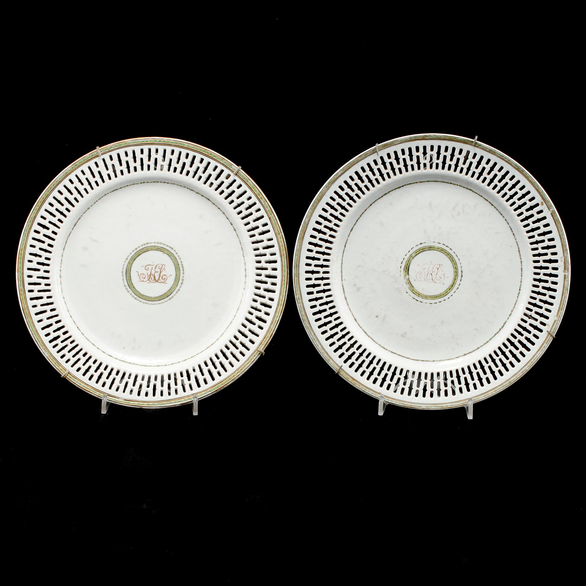TALLRIKAR, 2 st, porslin, Kina, 1800-tal.