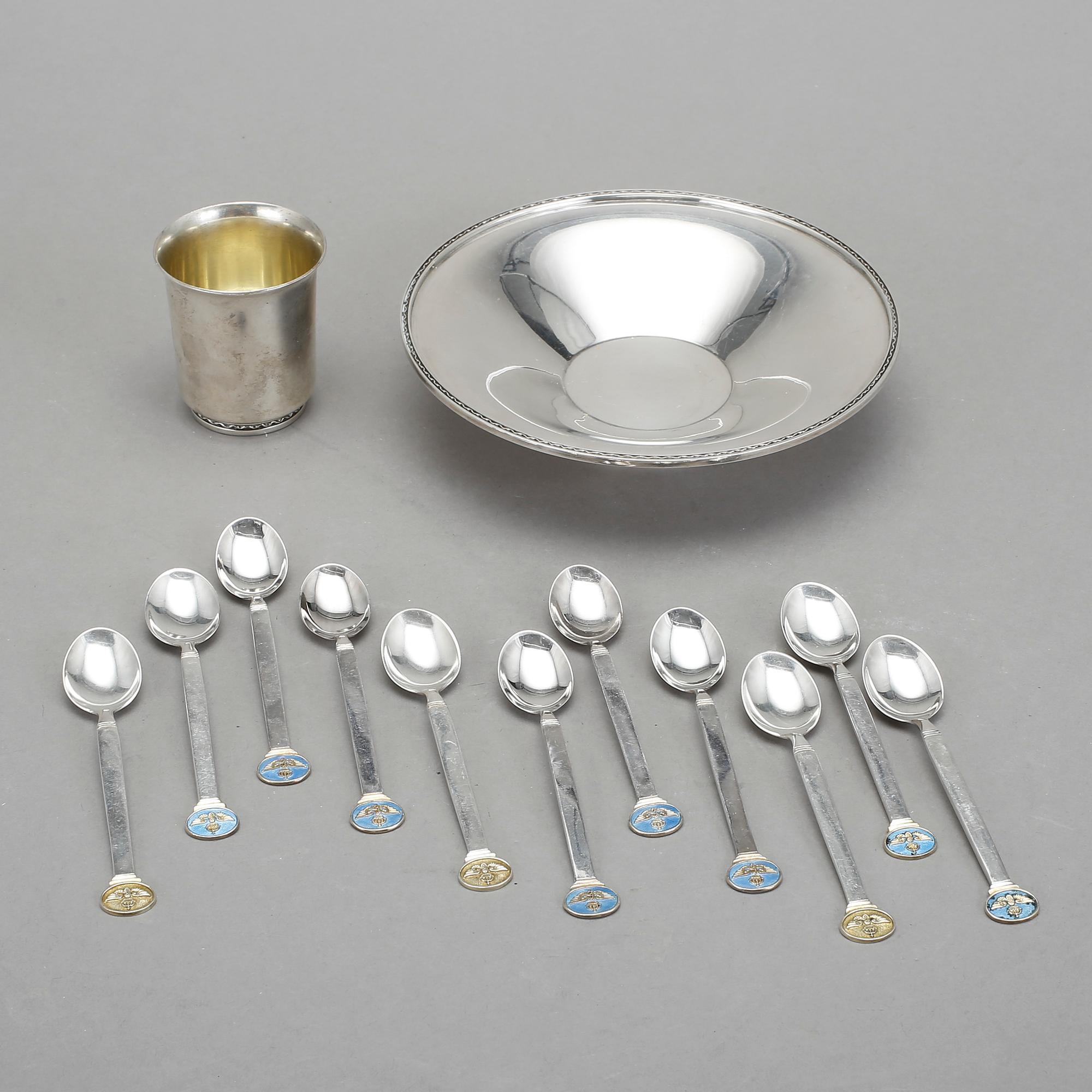 PARTI SILVER, 13 del, bland annat fat samt bägare, Borgila, Stockholm, 1940-tal. Vikt 335 gram.