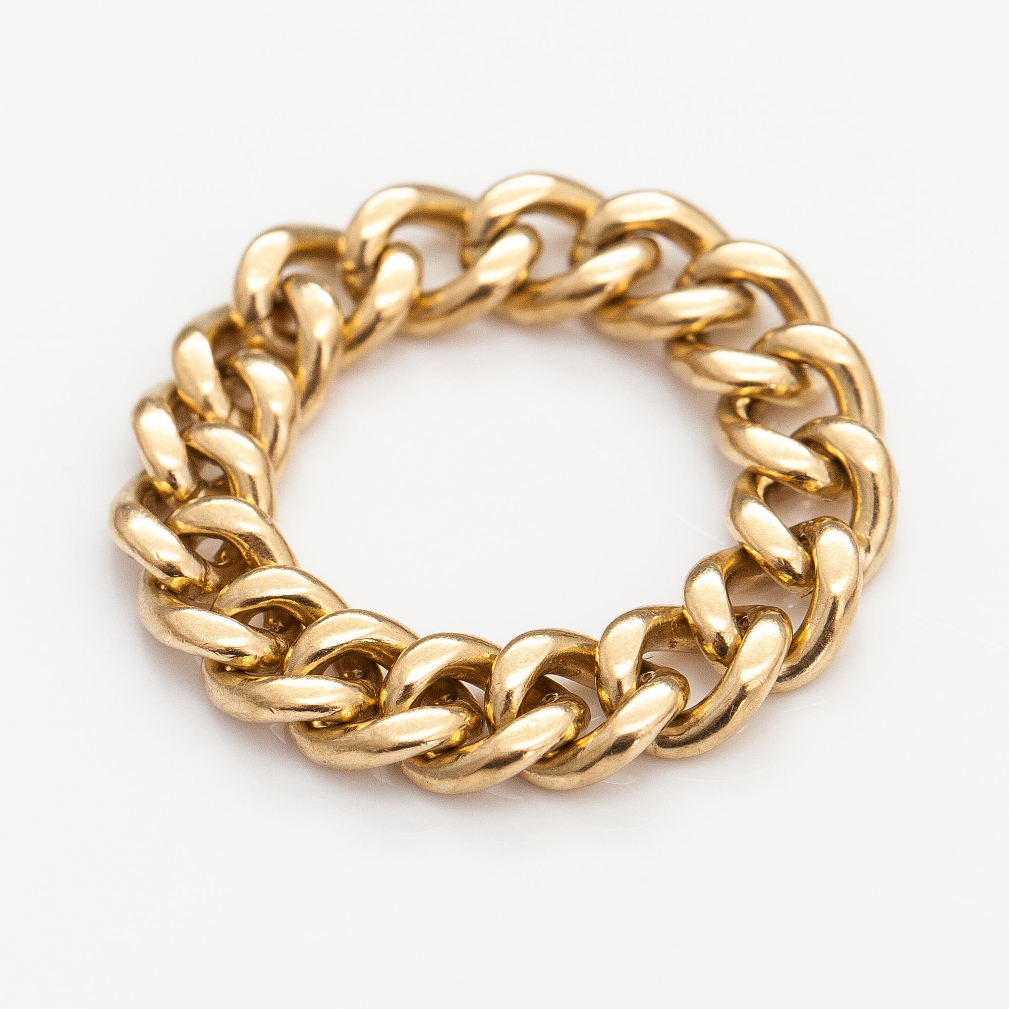 An 18K gold ring. Torbjörn Tillander, Helsinki.