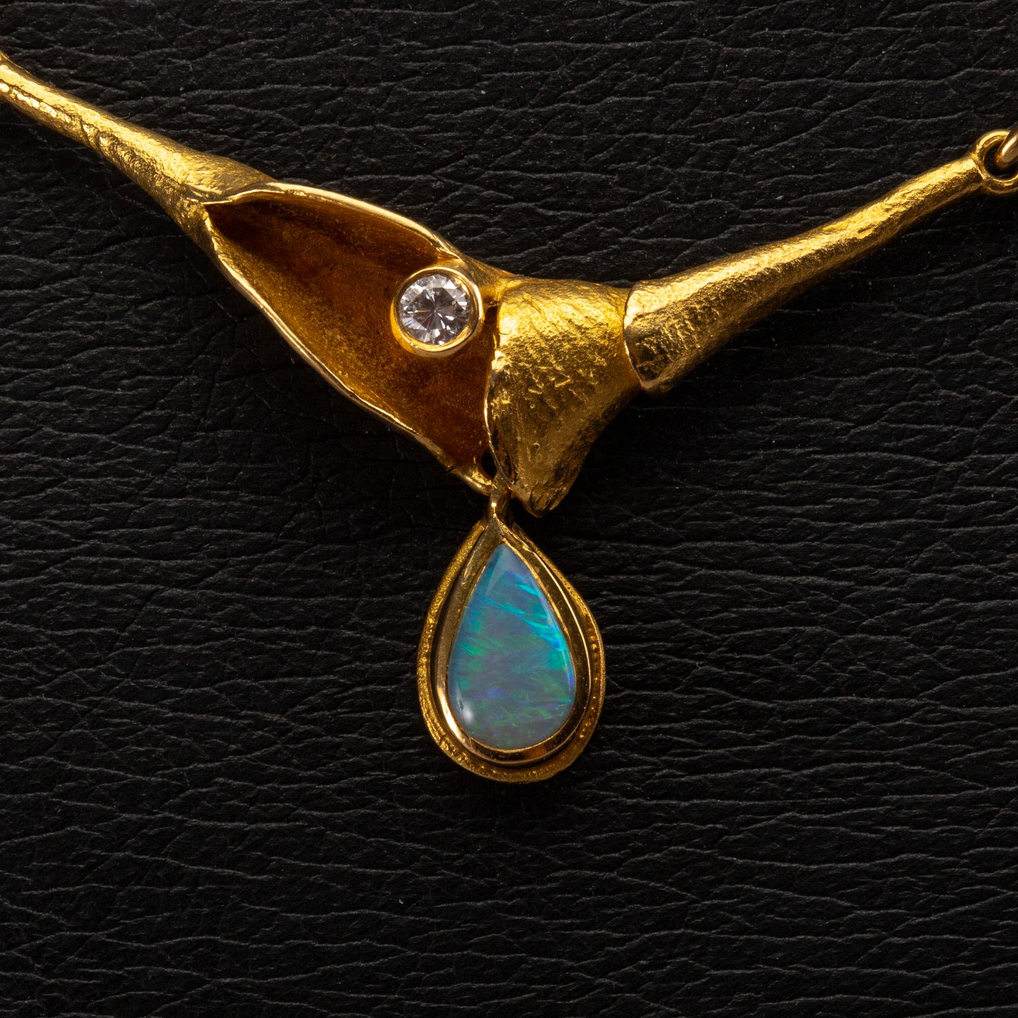 NECKLACE 18K gold 1brilliant-cut diamond approx 0,08 ct and 1 opal (probably doublet).