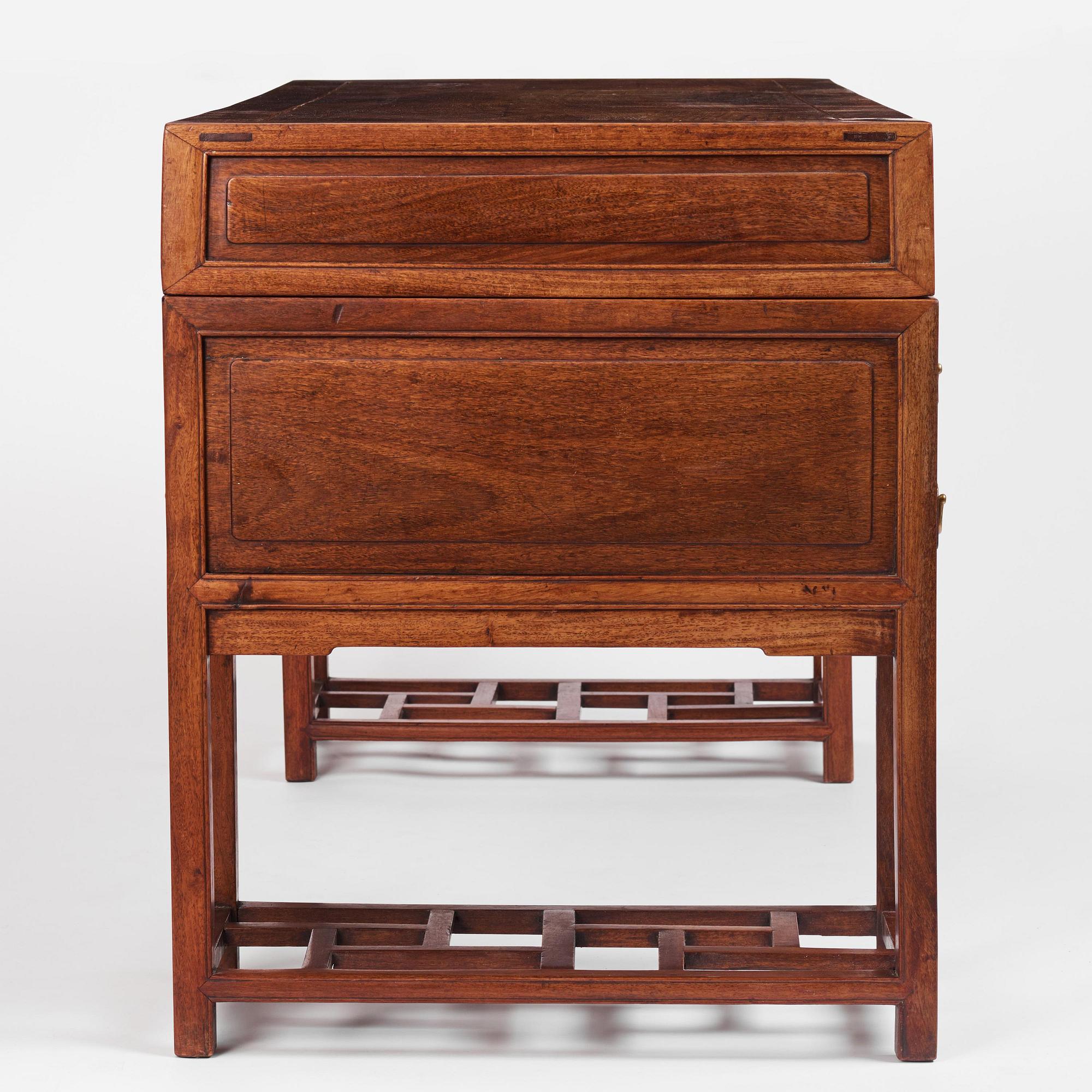 Skrivbord/partnersdesk, hardwood. Kina, sen Qingdynasti/tidigt 1900-tal.