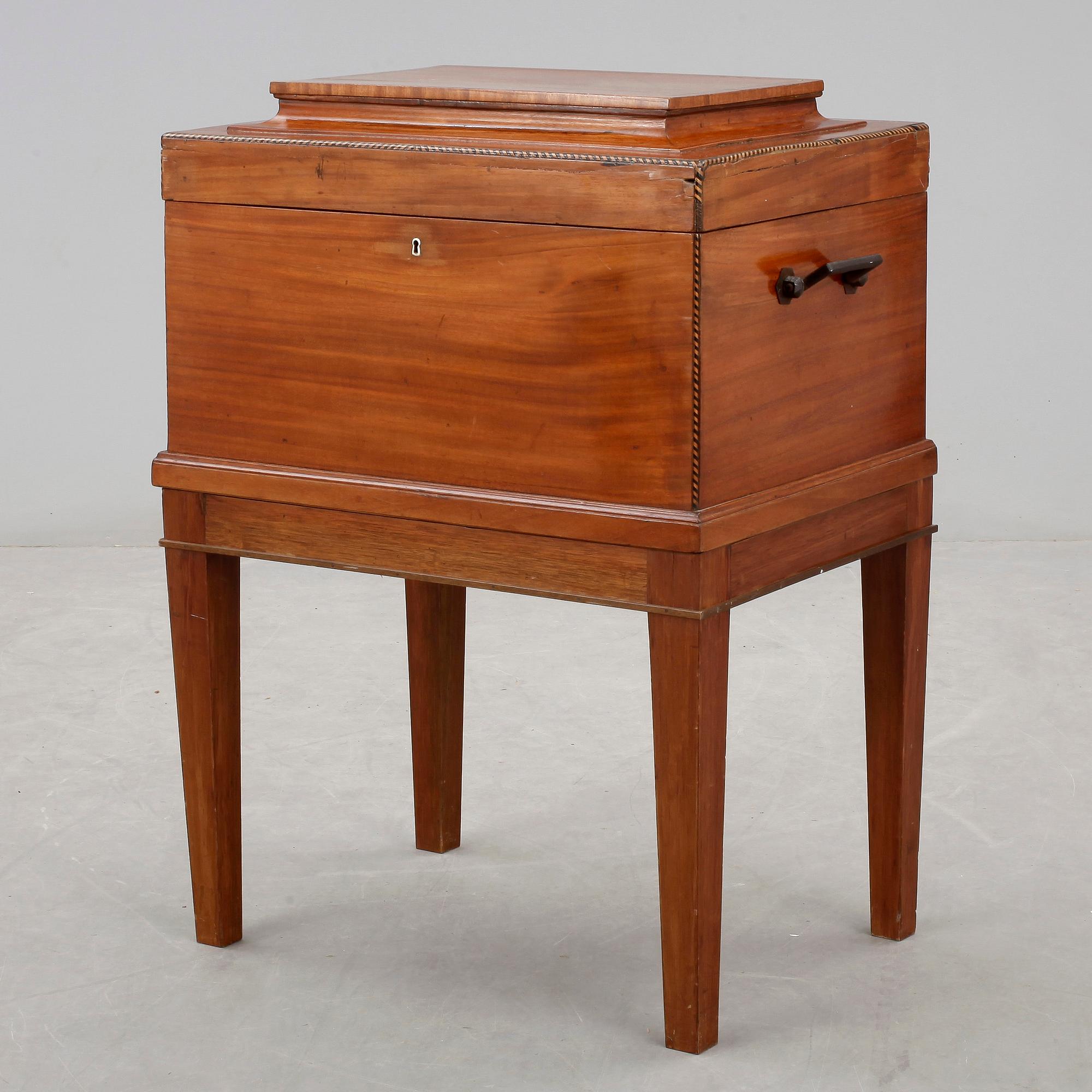 BESTICKSCHATULL, 1700-tal.