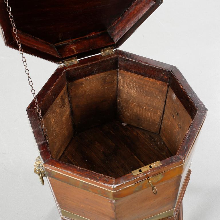 A George III wine cooler from the 19th century.