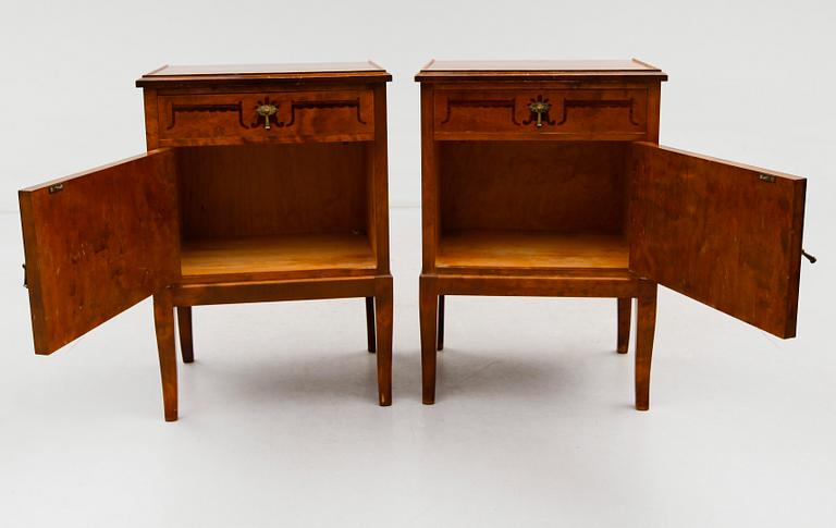 SÄNGBORD, 1 par, 1900-talets första hälft.