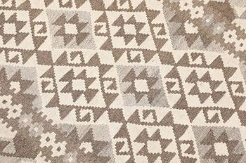 A Kilim runner, approx. 400 x 81 cm.