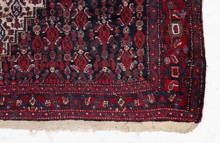 A Senneh rug, c. 200 x 150 cm.