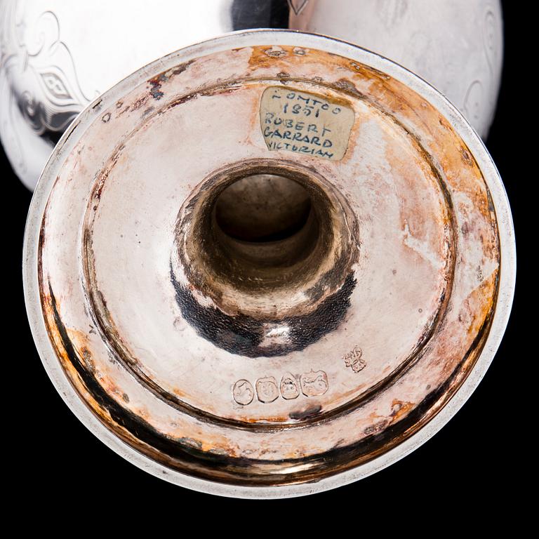 A WINE EWER, silver, England, London 1851. Weight 771 g.