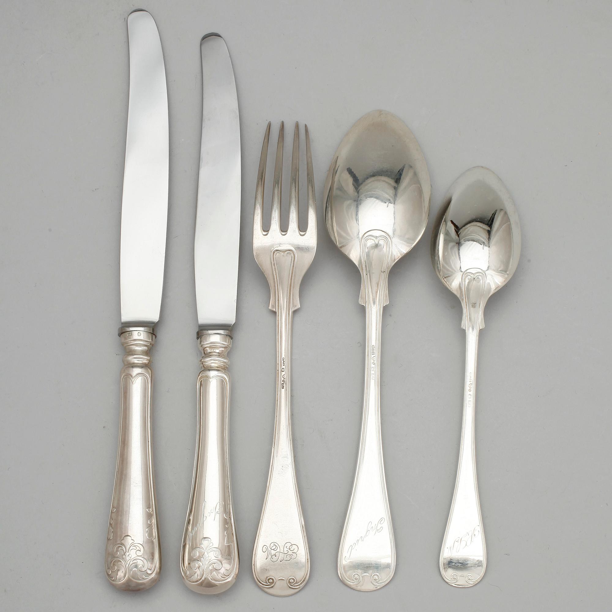 BESTICKSERVISDELAR, silver, Guldsmedsaktibolaget, Stockholm, 1900-talets första hälft. Totalvikt: ca 4700 gram.
