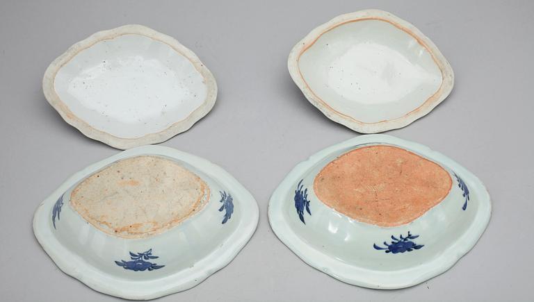 KAROTTER, ett par, kompaniporslin, Kina, Jiaqing 1796-1820.