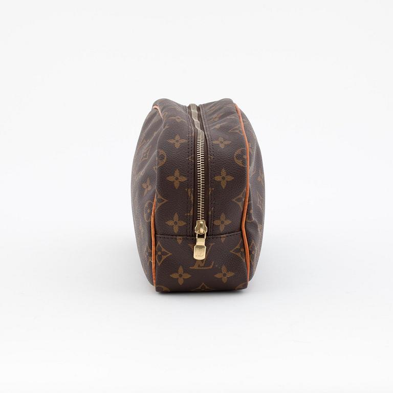 LOUIS VUITTON, a monogram canvas toiletry case.