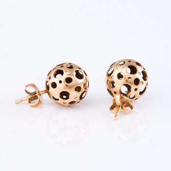 Two pairs of earrings, 14K gold.