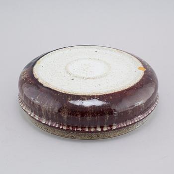 A stoneware bowl by Sylvia Leuchovius for Rörstrands Ateljé, signed SL and dated -71.