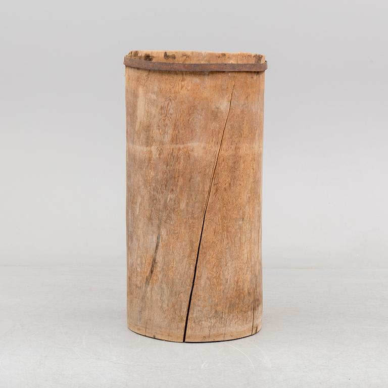 A wooden barrel, 19th century.