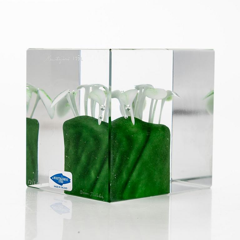 Oiva Toikka, årskub 1992, signerad Oiva Toikka Nuutajärvi 1992, numrerad 53/2000.