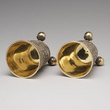 Rudolf Wittkopf, filigranbägare med lock, ett par, silver, Stockholm 1698.
