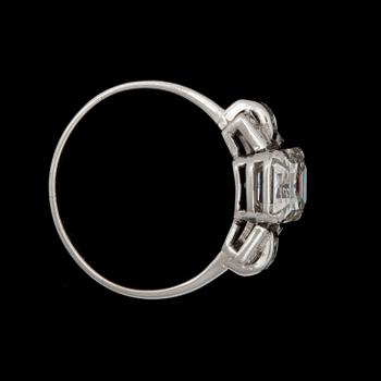 RING med diamanter totalt ca 2.50 ct.