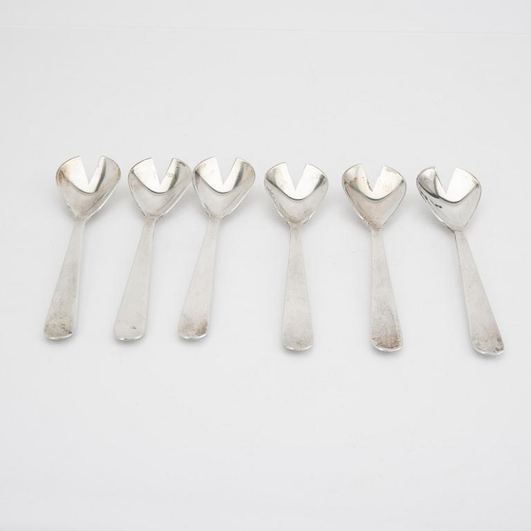 A Swedish 20th century set of six silver oyster forks mark of Wiwen Nilsson Lund 1954, weight 168 grams.