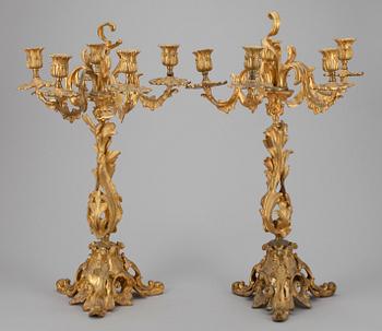 KANDELABRAR, ett par, förgylld brons, rokokostil, 1800-talets slut.
