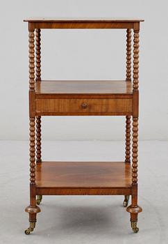 ÉTAGÈRE, omkring sekelskiftet 1900.