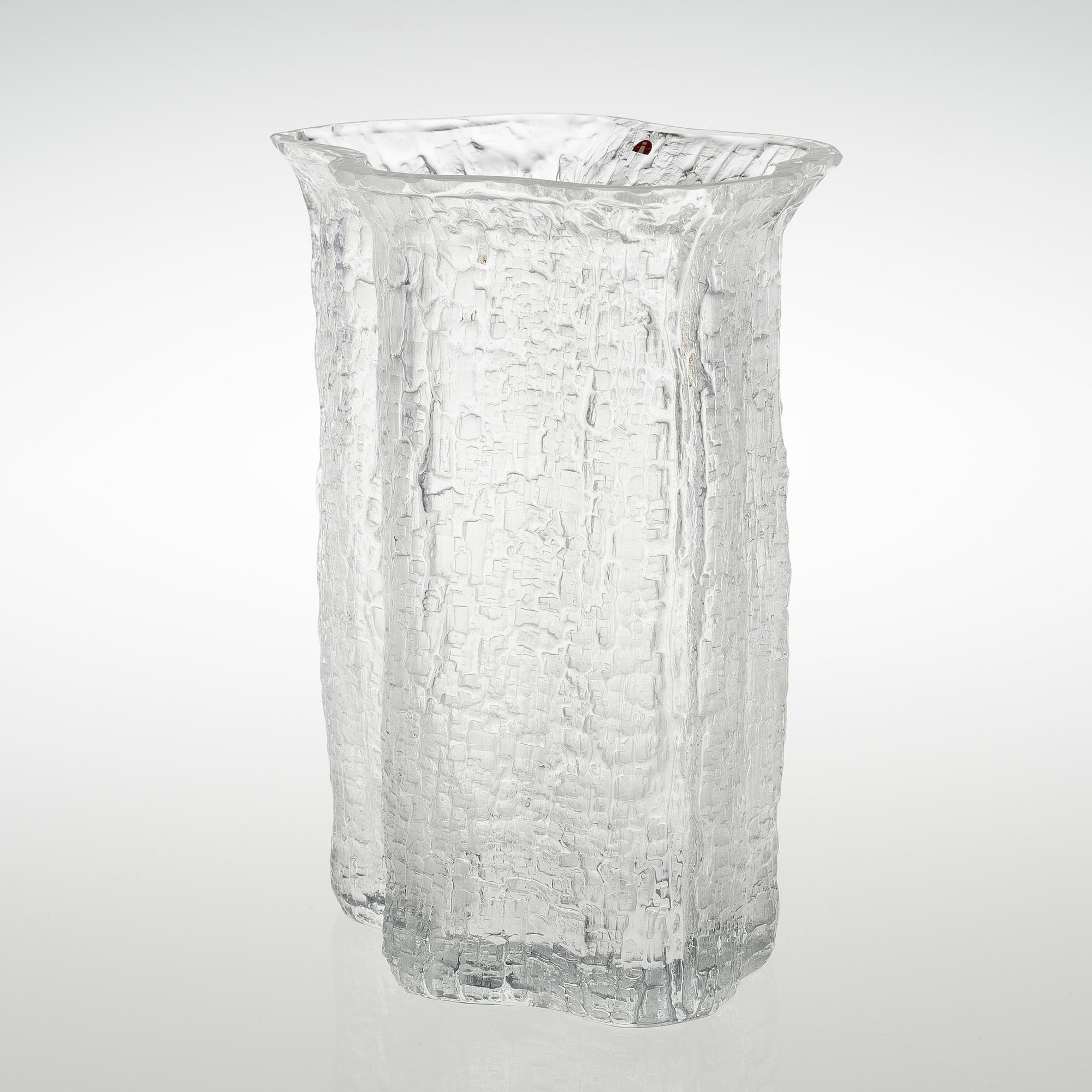 A TIMO SARPANEVA GLASS VASE, Finlandia-series, signed Timo Sarpaneva -3359.