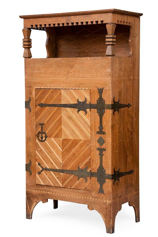 SKÅP, karelsk stil, trä, ca 1900.