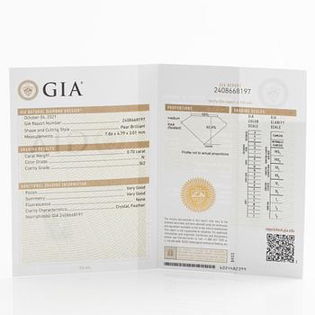 Ring with pear-shaped diamond 0.70 ct. accompanied by GIA dossier.