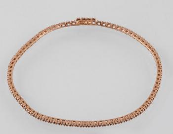 ARMBAND, 18K guld med briljantslipade diamanter ca 1.00 ct. Vikt 7,2 gram.