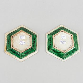 A pair of Kangxi cabaret dishes.
