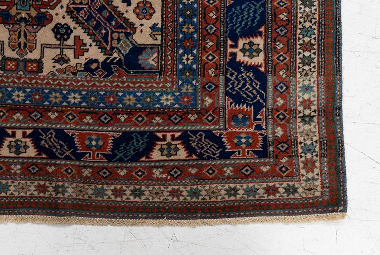 Carpet, northwest Persian, antique, approx. 165 x 120 cm.