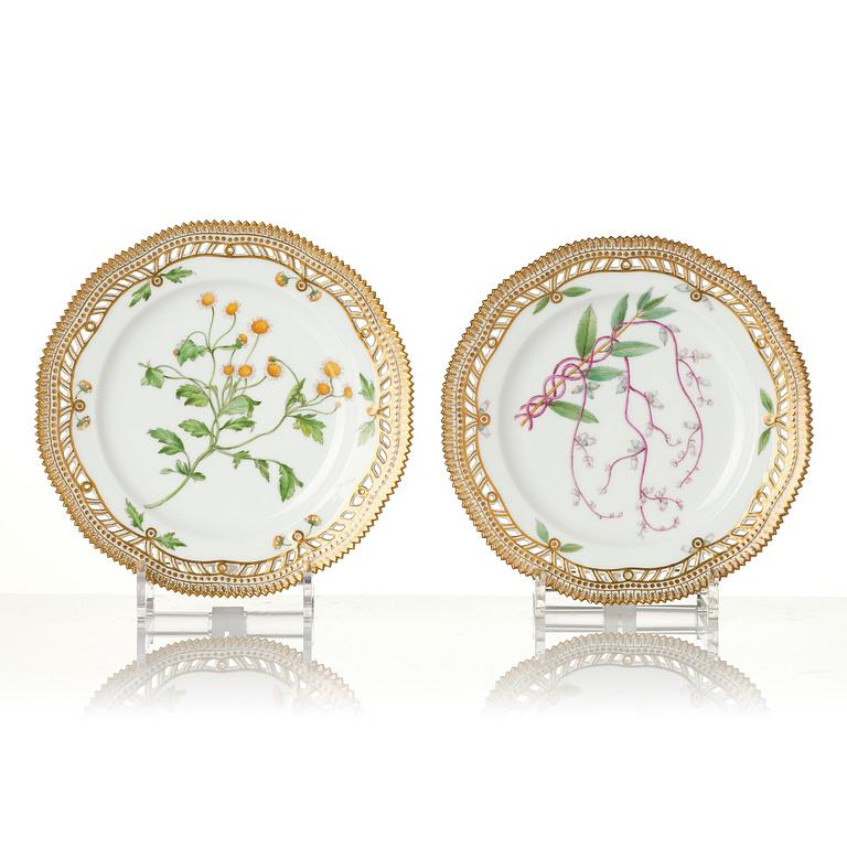 A set of 12 Royal Copenhagen 'Flora Danica' lunch plates, Denmark, 1889-1922.