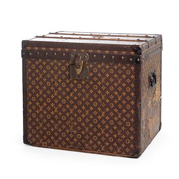 LOUIS VUITTON, a Monogram canvas trunk, early 20th century.