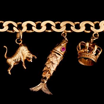 ARMBAND MED BERLOCKER, 18 k guld, 1954. Vikt ca 29 g.