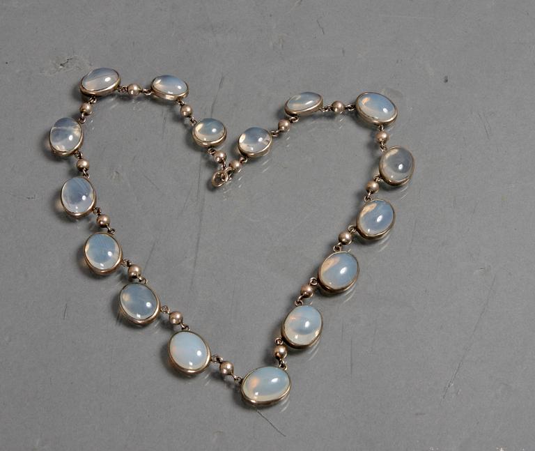 COLLIER, silver o månstenar.