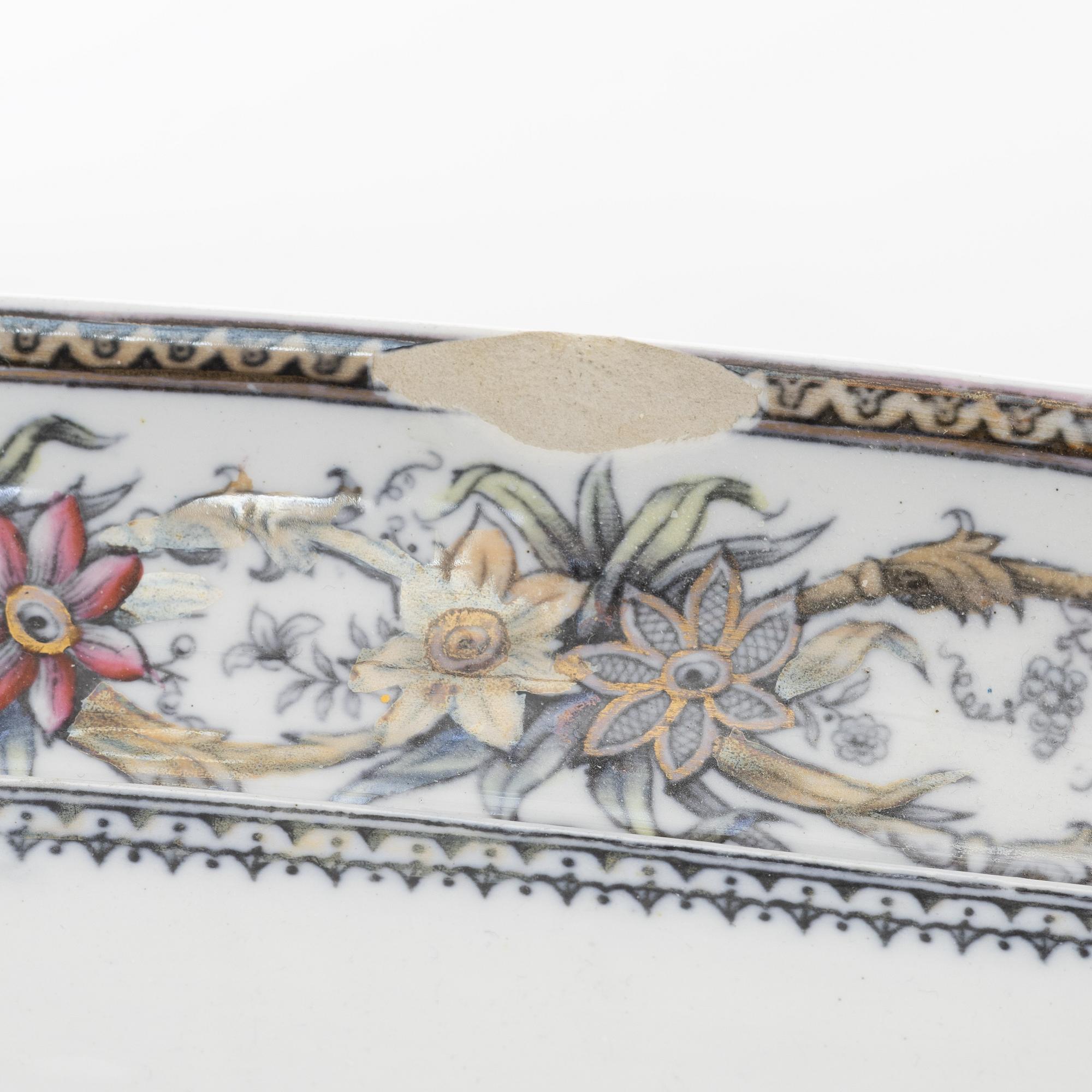 Dinner service, 100 pieces, creamware, "Iris", Rörstrand, second half of the 20th Century.