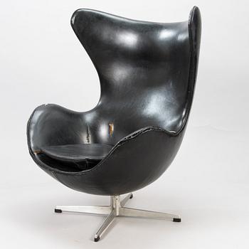 ARNE JACOBSEN, A 1960s arm chair "Egg chair" designed for Fritz Hansen, Denmark.