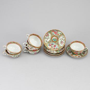 KOPPAR med FAT, sex stycken, porslin. Qingdynastin, sent 1800-tal.