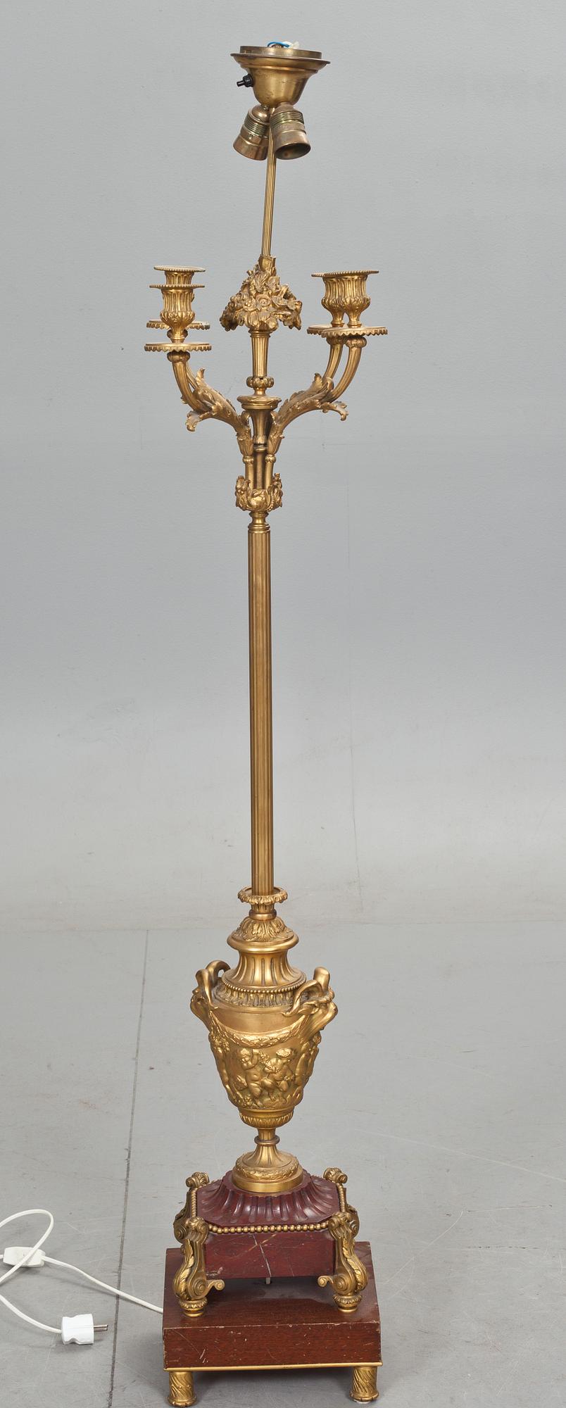GOLVLAMPA, gustaviansk stil. 1900-talets andra hälft.