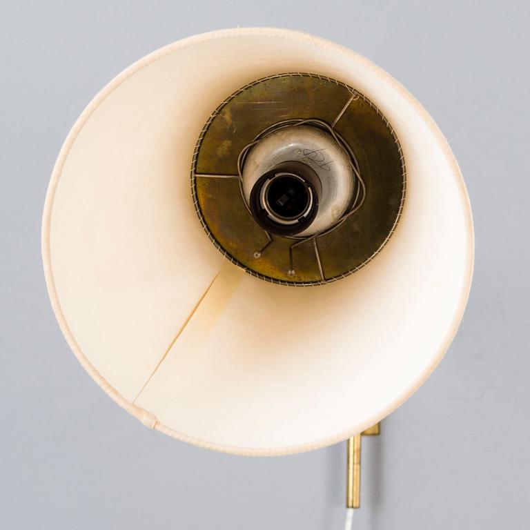 PAAVO TYNELL, A mid-20th-century '9414' wall light for Taito Finland.