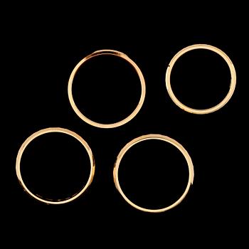 RINGAR, 4 st snarlika, 18 k guld, 1970-tal. Vikt ca 19 gram.