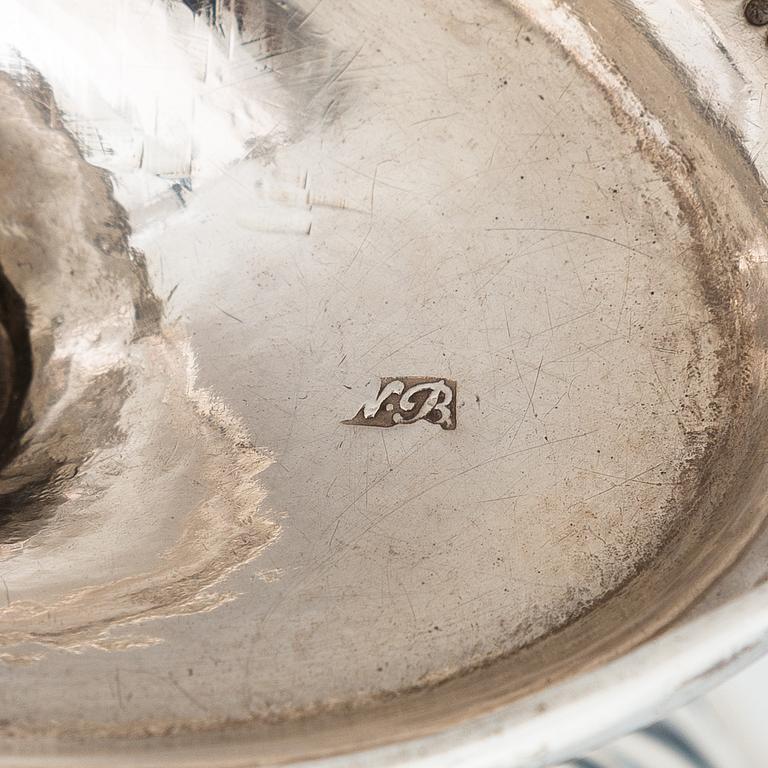 WILLIAM BOND, A late 18th-century footed silver bowl, mark of William Bond, Dublin 1791.