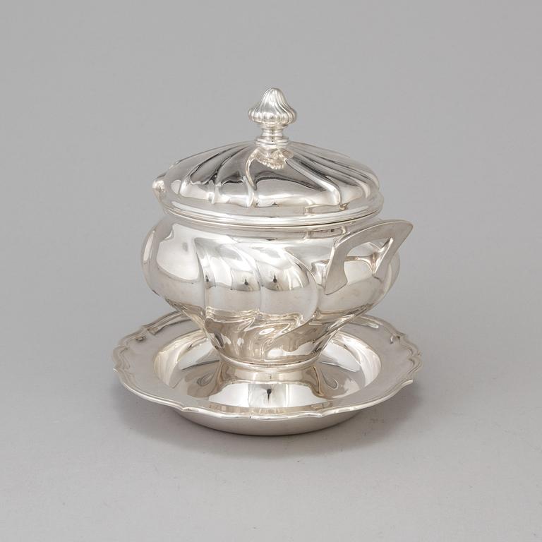 A silver DEEP DISH WITH LID, by Thune, Norway, 20th century.