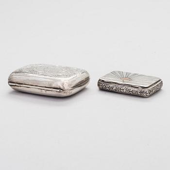 A 19th-century silver box and cigarette case, Gabriel Wahlbäck, Helsinki 1835 and Frans Viktor Lindroos, Kuopio 1892.