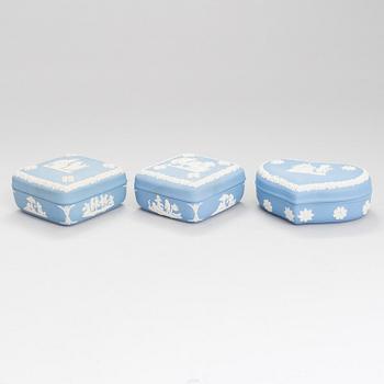 WEDGWOOD, Jasperware, 30 delar, England 1900-talets andra hälft.