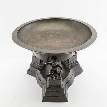 Goblet on foot Antique style 20th century patinated bronze.